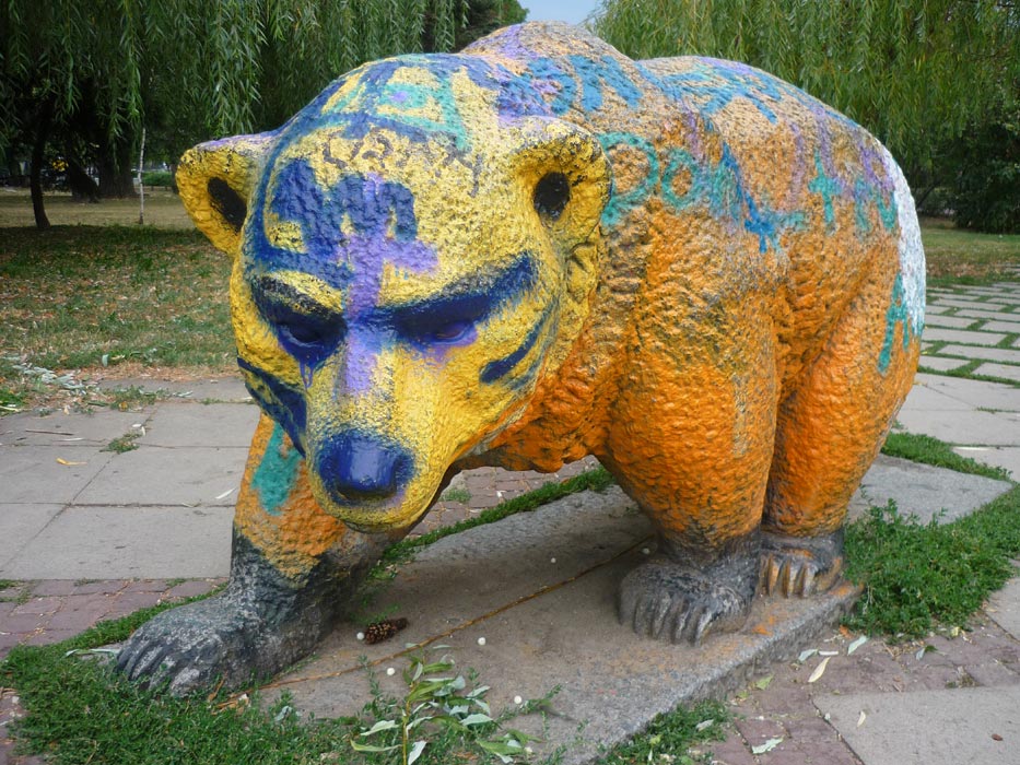 Auch Bären können bunt sein: Bärenskulptur in Sofia